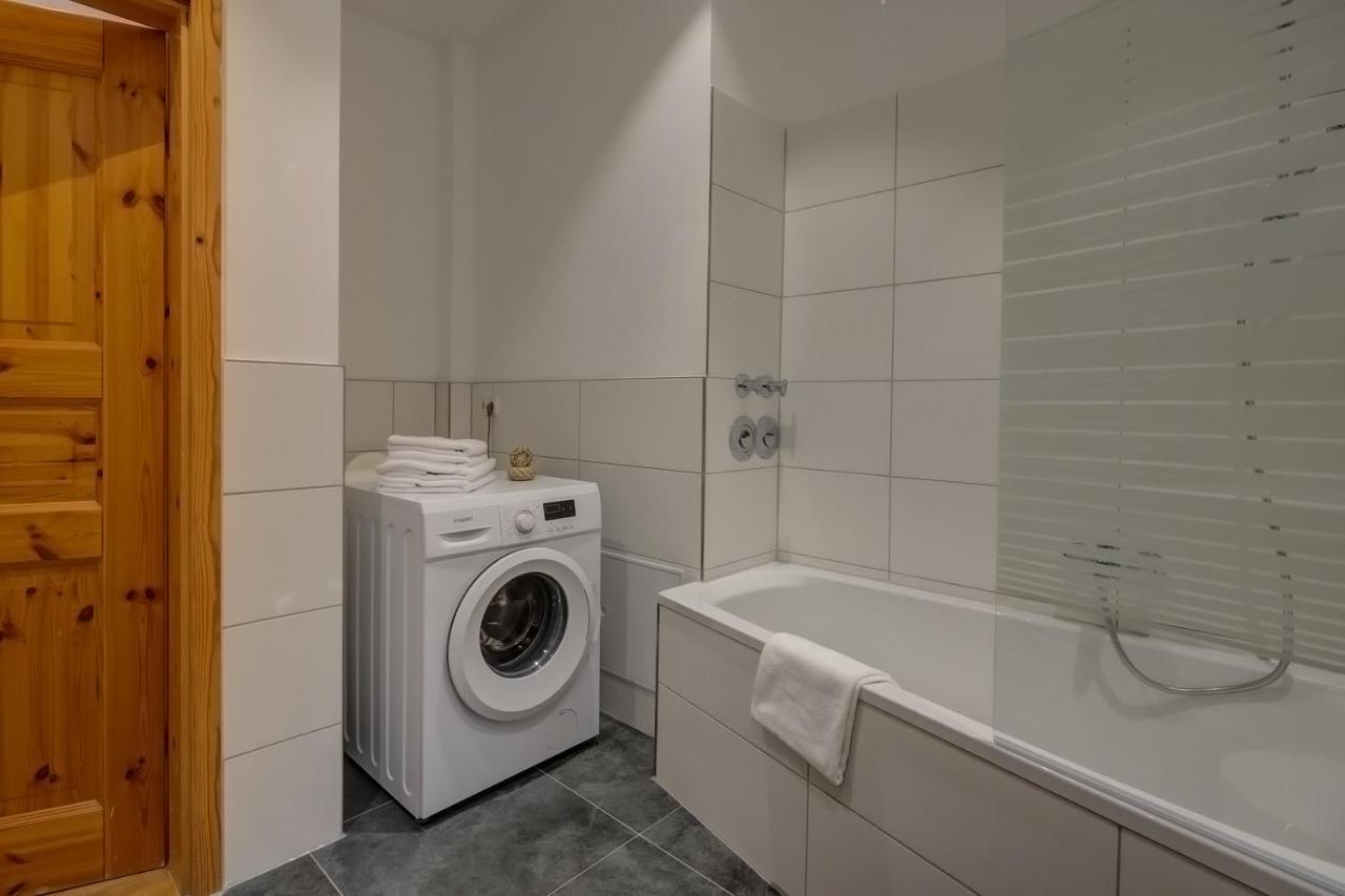Kaza Guesthouse, Centrally Located 2 & 3 Bedroom Apartments In Augsburg Exterior foto